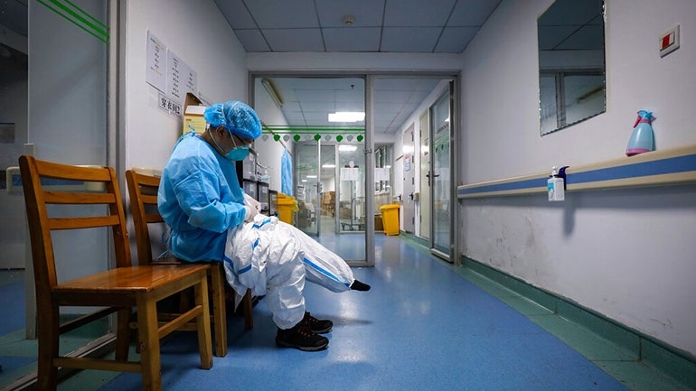 Θύμα της επιδημίας και ο διευθυντής του μεγαλύτερου νοσοκομείου της πόλης Ουχάν