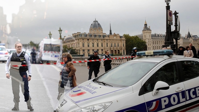 Επίθεση στο Παρίσι με πέντε νεκρούς