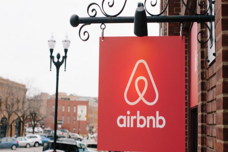 Έτσι θα ελέγχει πλέον η Airbnb τους ιδιοκτήτες των σπιτιών