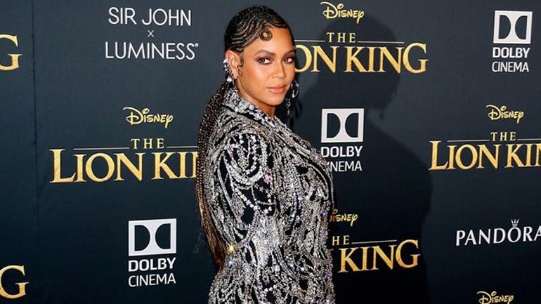 Beyonce: Απαστράπτουσα στην πρεμιέρα του Lion King μαζί με την κόρη της