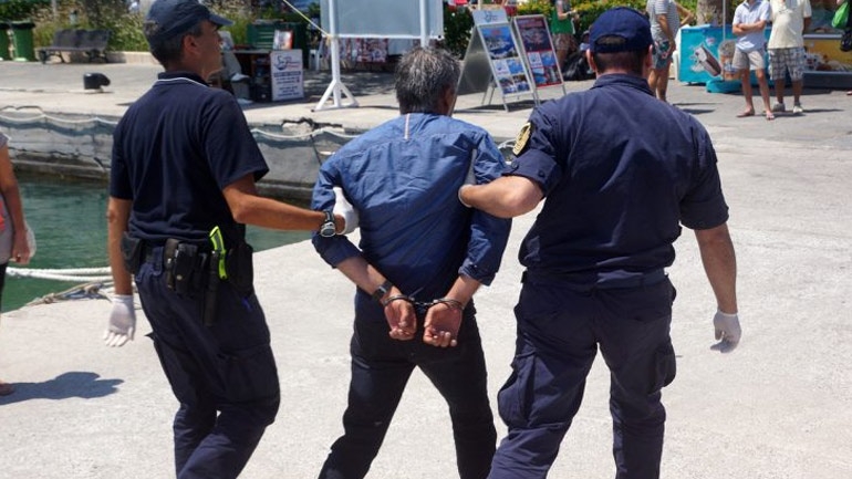 Συνελήφθη διακινητής μεταναστών ανοιχτά της Μυτιλήνης
