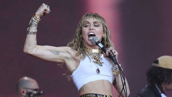 Αναβάλλονται οι συναυλίες των Pearl Jam και της Miley Cyrus λόγω κορωνοϊού