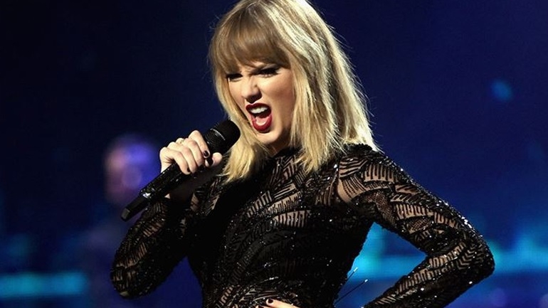 Η Taylor Swift θα τιμηθεί με το βραβείο Καλλιτέχνης της Δεκαετίας