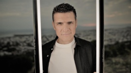 Χρίστος Αντωνιάδης: Ξεσηκώνει με το νέο τσιφτετέλι του «Στις 3 τα Ξημερώματα» (βίντεο)
