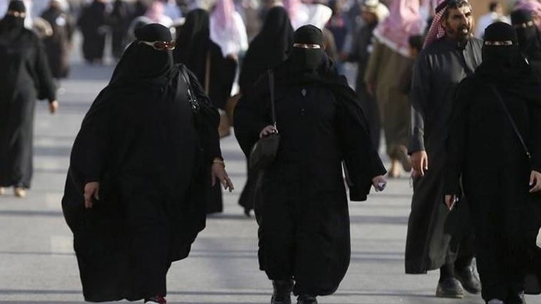 Σ. Αραβία: Οι γυναίκες αποκτούν το δικαίωμα να ταξιδεύουν στο εξωτερικό χωρίς την έγκριση του άνδρα τους