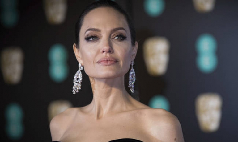 Στα καλύτερα της: Η Angelina Jolie σε σπάνια έξοδο με τα παιδιά της και χαμογελαστή