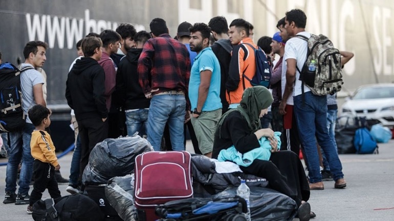 Στο λιμάνι του Πειραιά σήμερα 61 μετανάστες και πρόσφυγες από νησιά του Αιγαίου