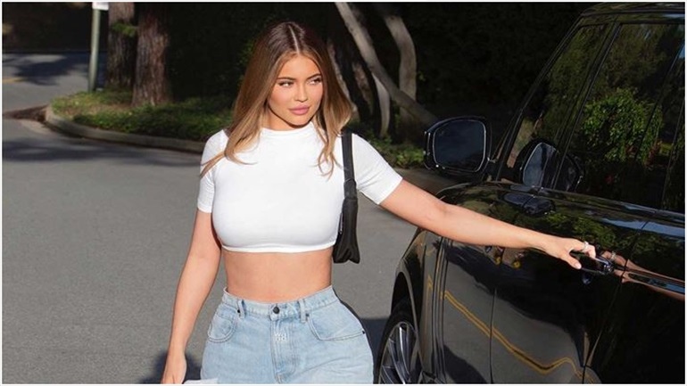 H Kylie Jenner έκανε pixie cut και μοιάζει καταπλητικά με την Kris Jenner