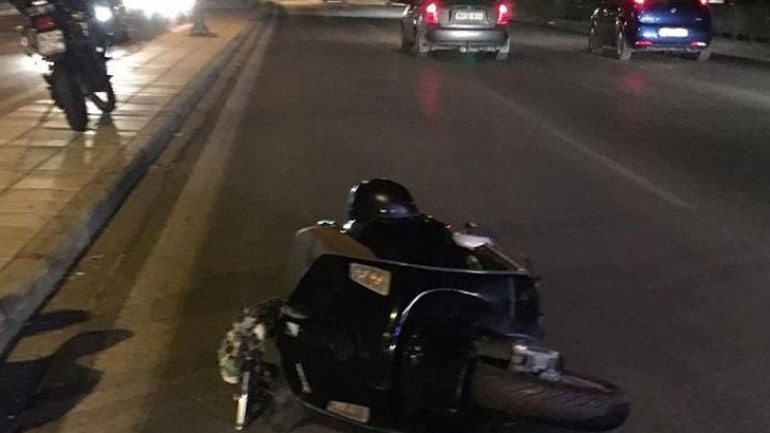 Θεσσαλονίκη: Οδηγός ταξί χτύπησε μοτοσικλετιστή και τον εγκατέλειψε
