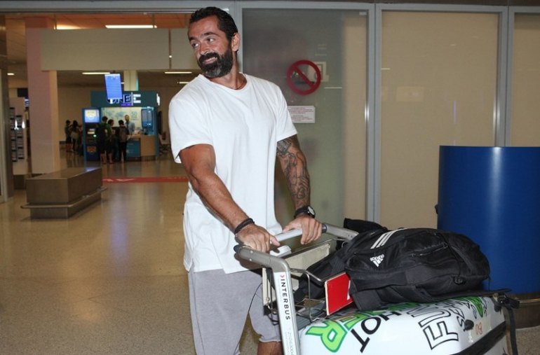Ο Bo έφτασε στην Ελλάδα! Οι πρώτες φωτογραφίες και δηλώσεις από την άφιξή του στο αεροδρόμιο