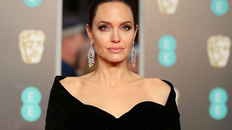 Angelina Jolie: Ετοιμάζει ενημερωτική εκπομπή για εφήβους στο BBC