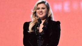Η Kelly Clarkson θα παρουσιάσει για τρίτη χρονιά τα Billboard Music Awards
