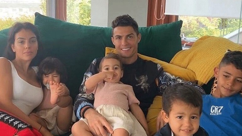 Cristiano Ronaldo: Γυμνάζεται στο σπίτι μαζί με τα παιδιά του