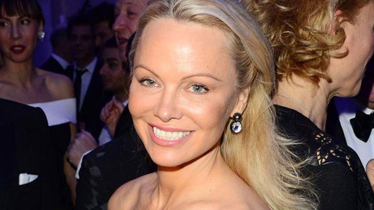 Η νέα επίθεση της Pamela Anderson σε γνωστό fashion brand