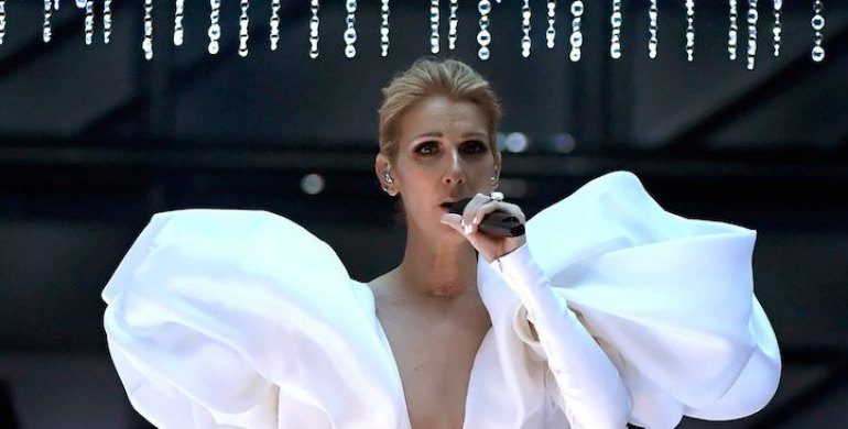 Συγκινημένη η Celine Dion τραγουδώντας το My Heart Will Go On 20 χρόνια μετά την κυκλοφορία του