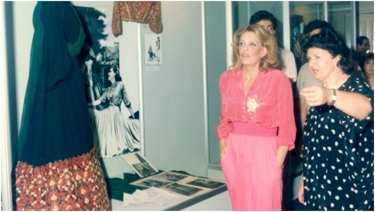 Έκθεση με ρούχα της Μελίνας Μερκούρη από το Πελοποννησιακό Λαογραφικό Ίδρυμα