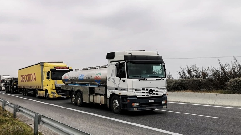 Εγκλωβισμένοι 13 Έλληνες οδηγοί νταλίκας στα σύνορα Ιράκ-Τουρκίας λόγω κορωνοϊού