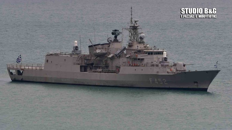 Η φρεγάτα «Ύδρα» και το αρματαγωγό «Λέσβος» του Πολεμικού Ναυτικού στο Ναύπλιο