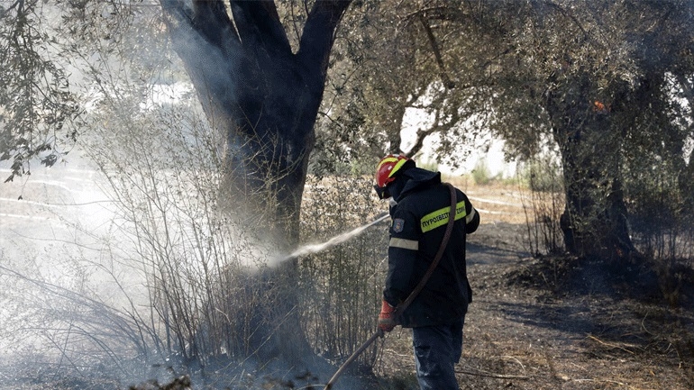Κρήτη: Σε εξέλιξη πυρκαγιά στην Ιεράπετρα