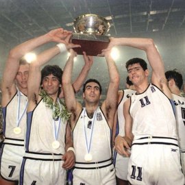 Μέχρι το θρίαμβο του Eurobasket το 1987, 9 στους 12 παίκτες της εθνικής δεν είχαν λογαριασμό τράπεζας