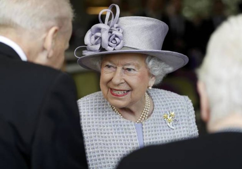 Η βασίλισσα Ελισάβετ σπάει το πρωτόκολλο μετά από 43 χρόνια.Τι συμβαίνει;