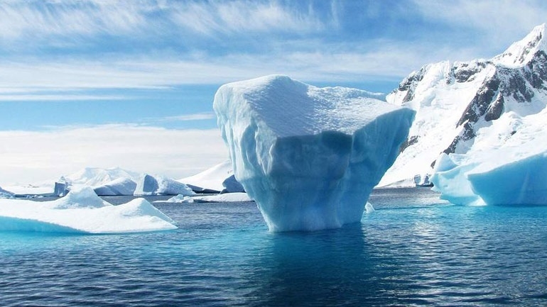 Θραύσματα παγόβουνου προκάλεσαν ζημιές στον εξοπλισμό της ρωσικής και κινεζικής αποστολής στην Ανταρκτική